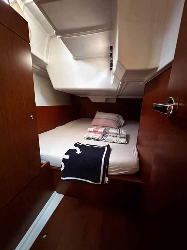 Sailing yacht Oceanis 38.1 Ida