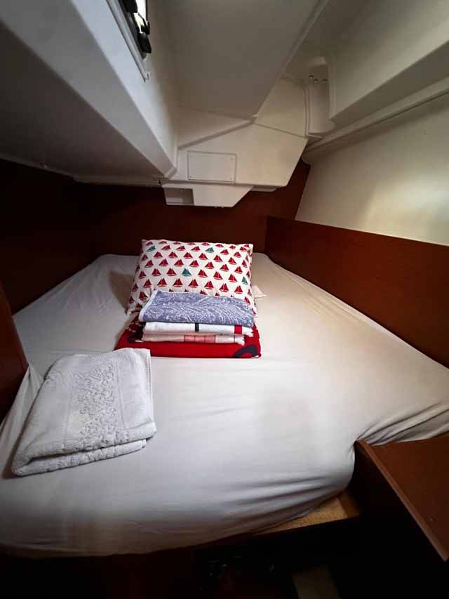 Sailing yacht Oceanis 38.1 Ida