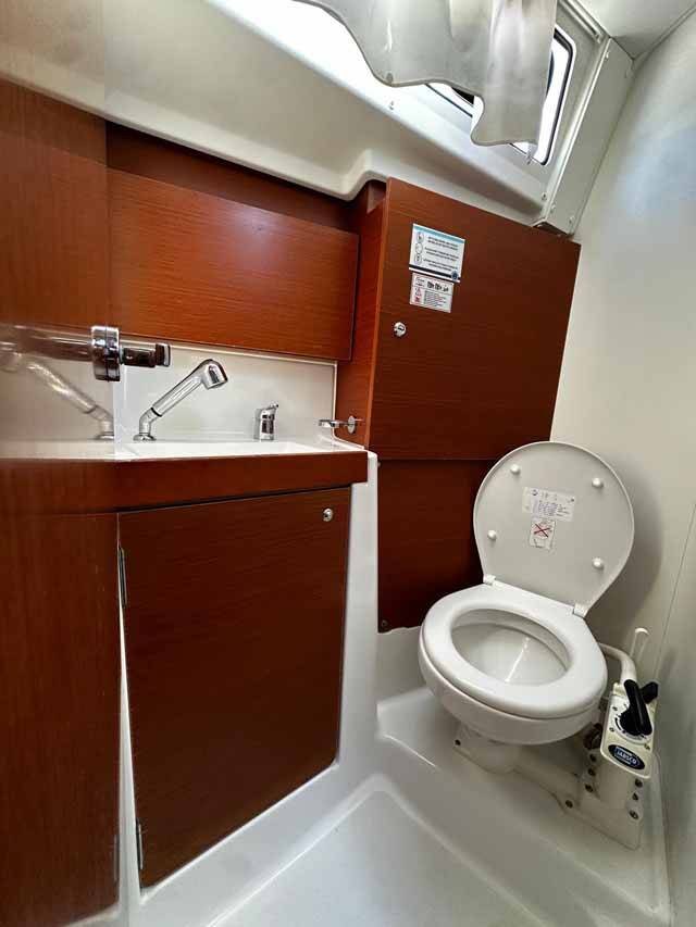 Sailing yacht Oceanis 38.1 Ida