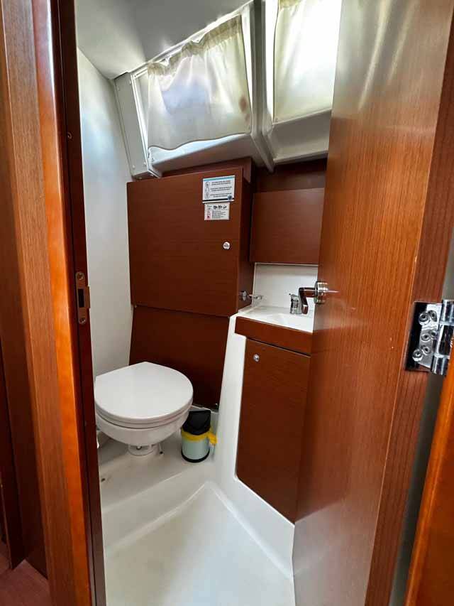 Sailing yacht Oceanis 38.1 Ida