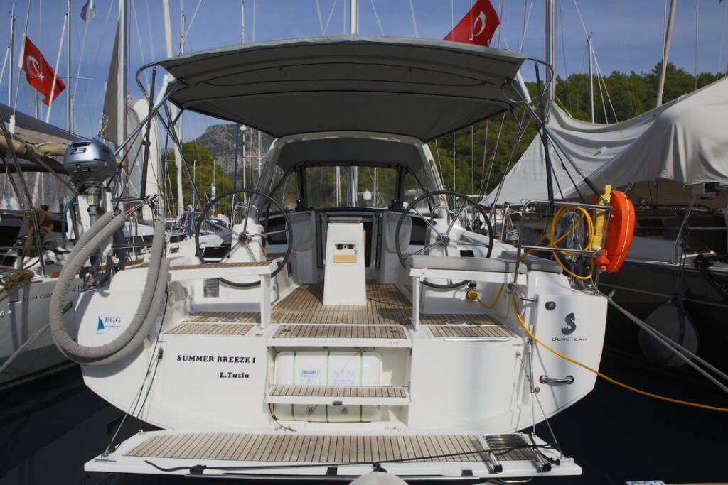 Segelyachten Oceanis 38.1 Summer Breeze 1