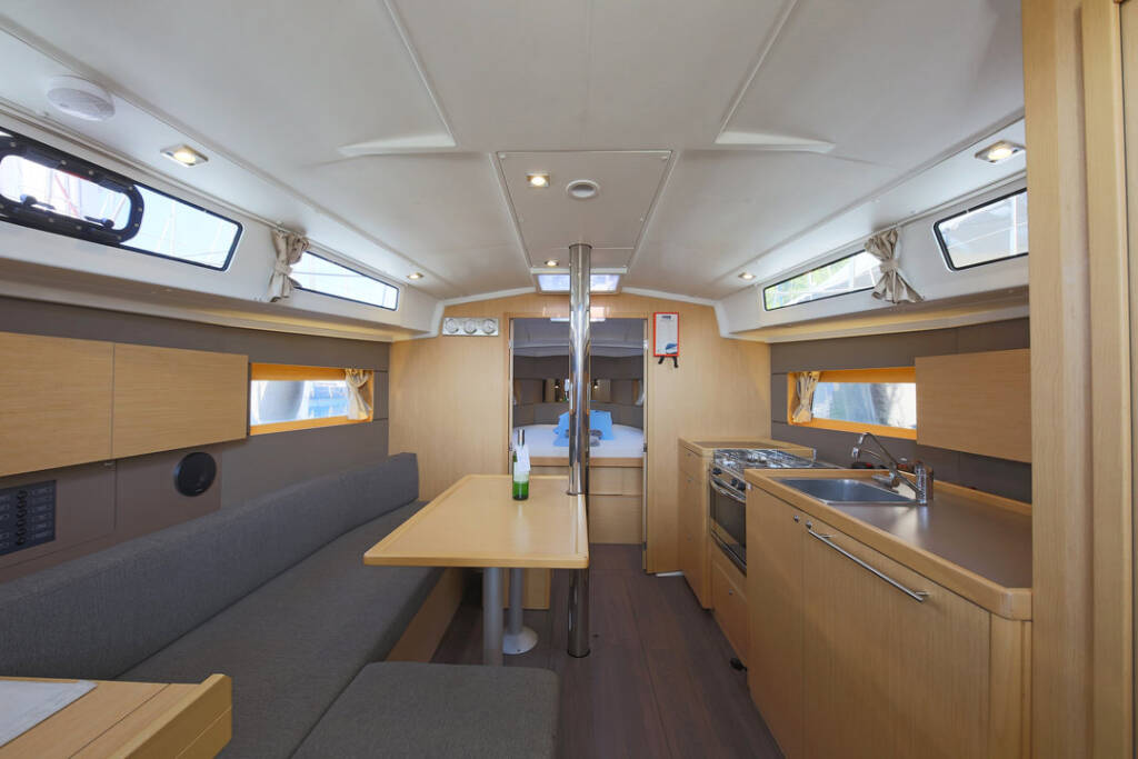 Segelyachten Oceanis 38.1 Summer Breeze 1