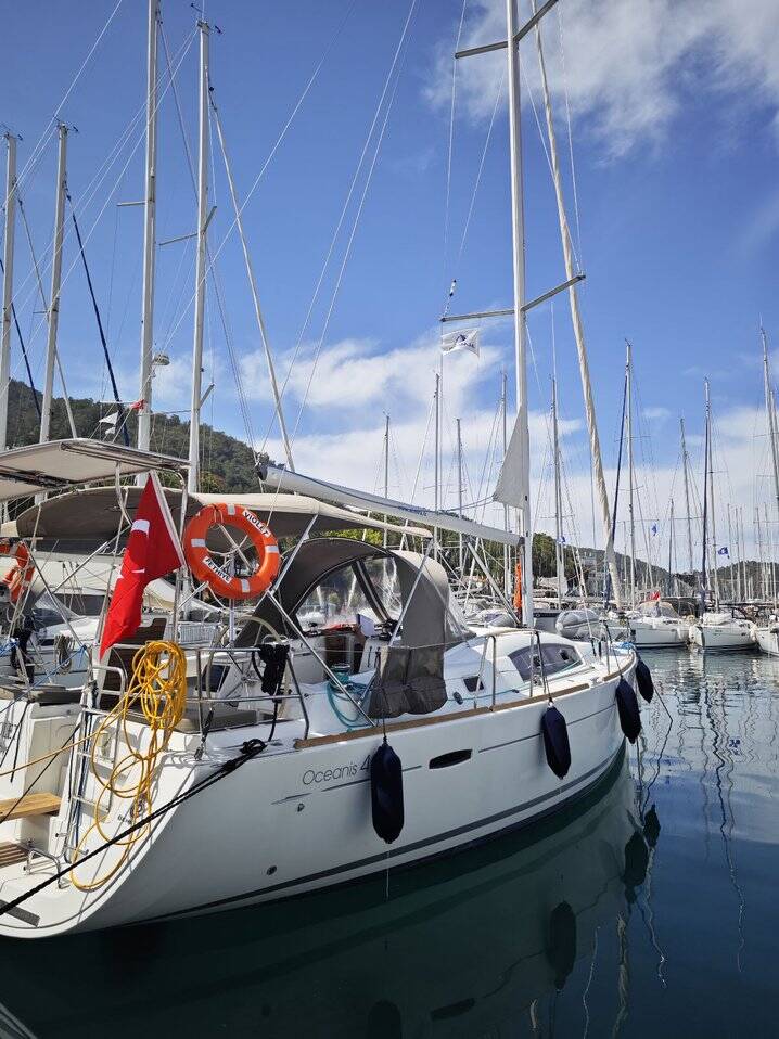 Sailing yacht Oceanis 40 Violet