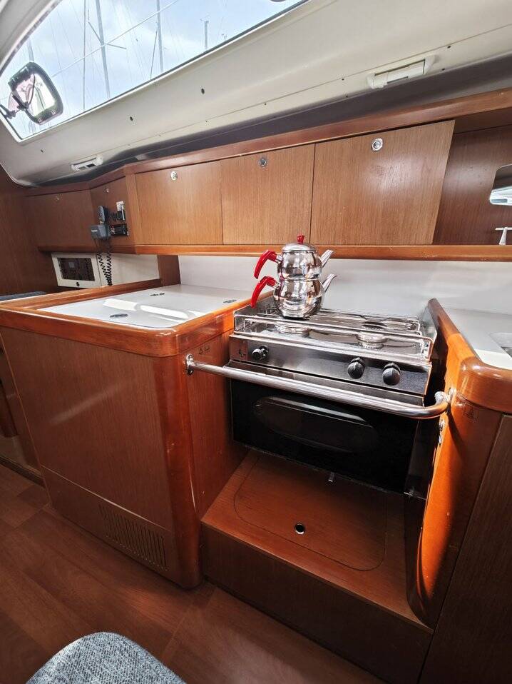 Sailing yacht Oceanis 40 Violet