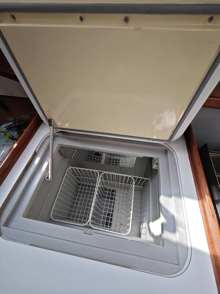 Sailing yacht Oceanis 40 Violet