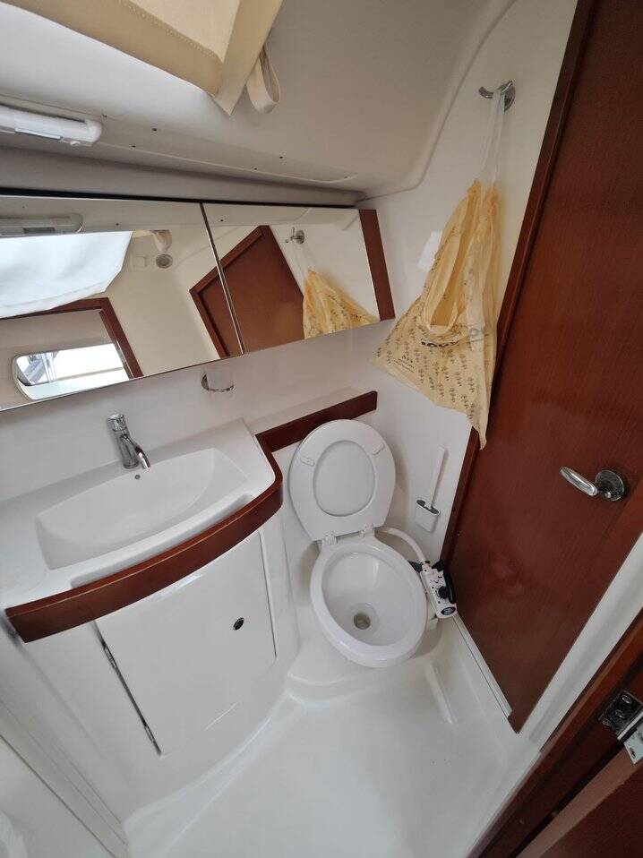Sailing yacht Oceanis 40 Violet