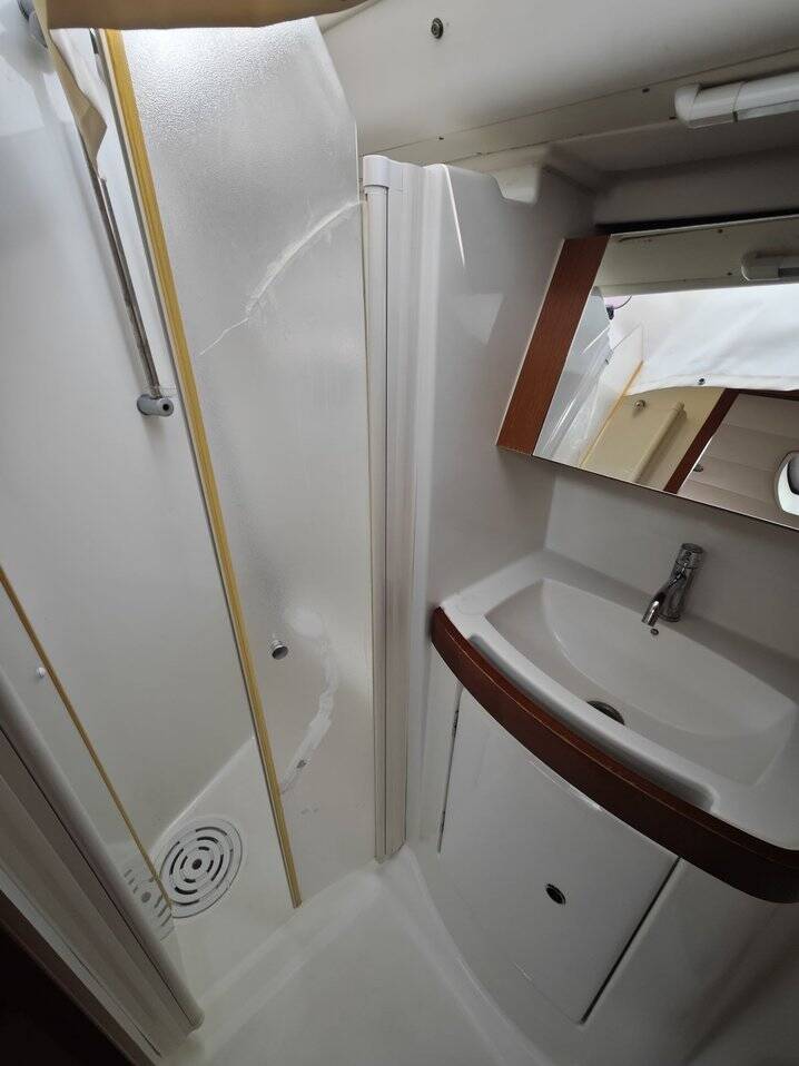 Sailing yacht Oceanis 40 Violet