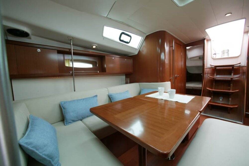 Sailing yacht Oceanis 40 Arietta