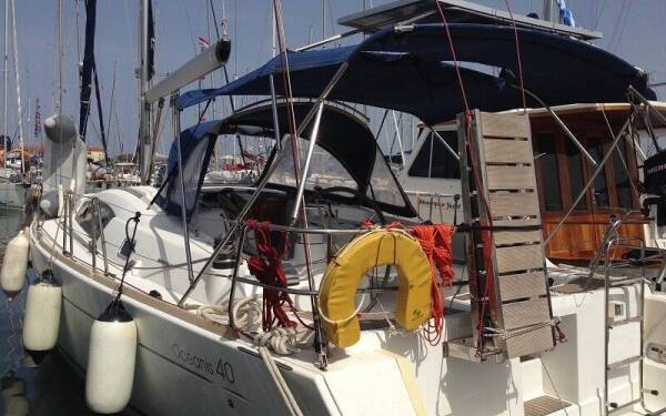 Oceanis 40 Pepper Lavrion, main port