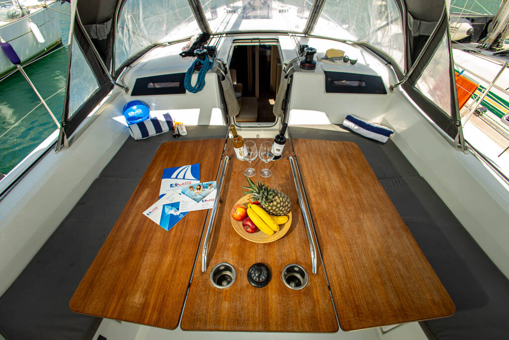 Sailing yacht Oceanis 40.1 Fots