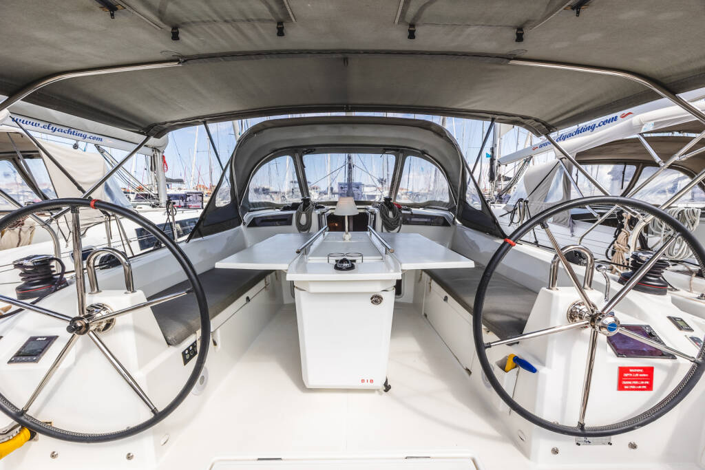 Sailing yacht Oceanis 40.1 Elma