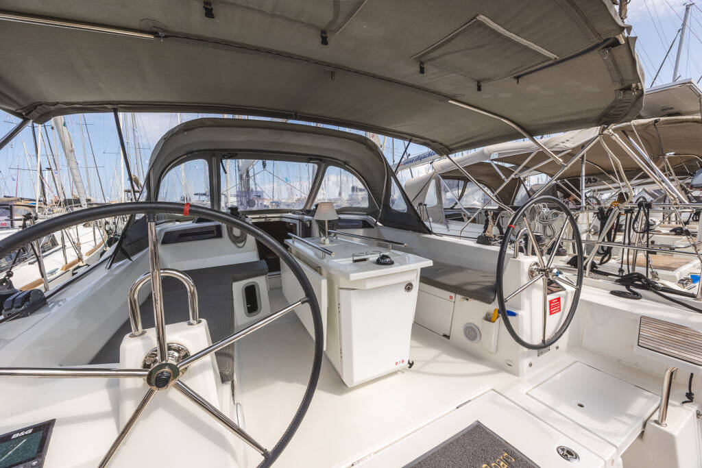 Sailing yacht Oceanis 40.1 Elma