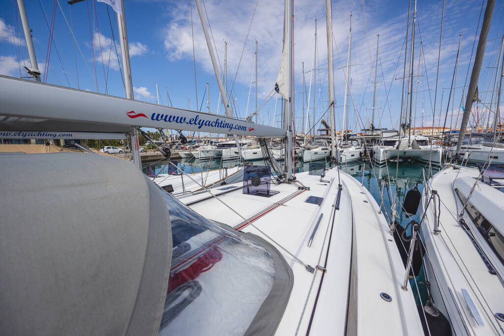 Sailing yacht Oceanis 40.1 Elma