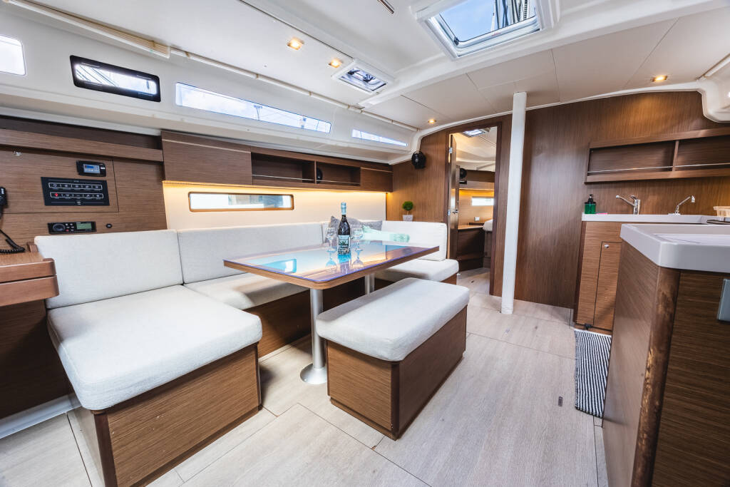 Sailing yacht Oceanis 40.1 Elma