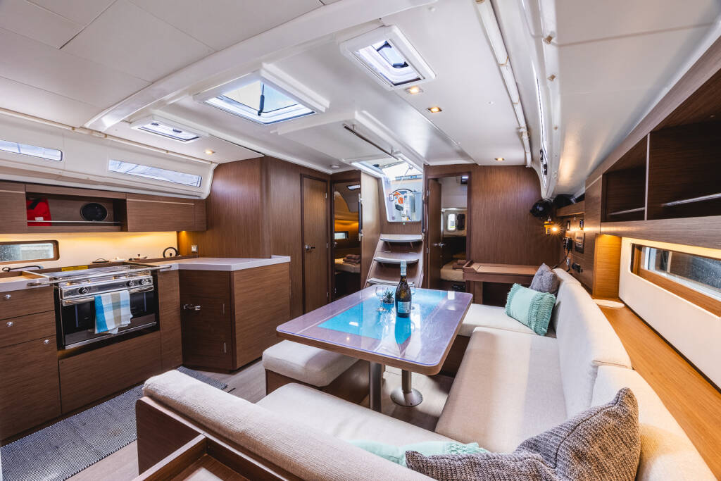 Sailing yacht Oceanis 40.1 Elma