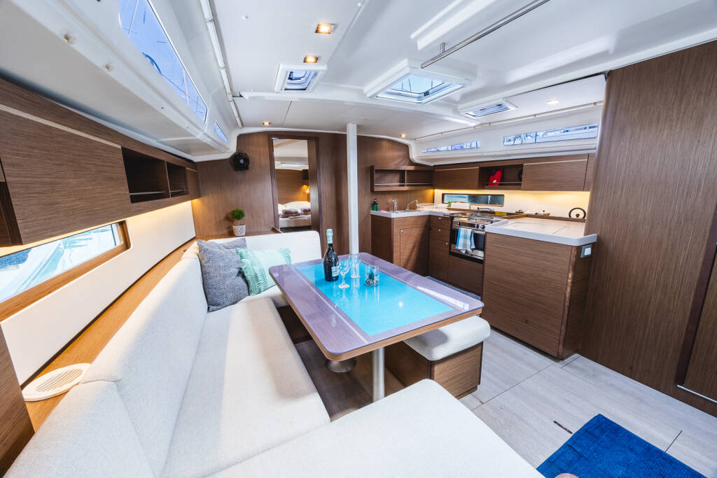 Sailing yacht Oceanis 40.1 Elma