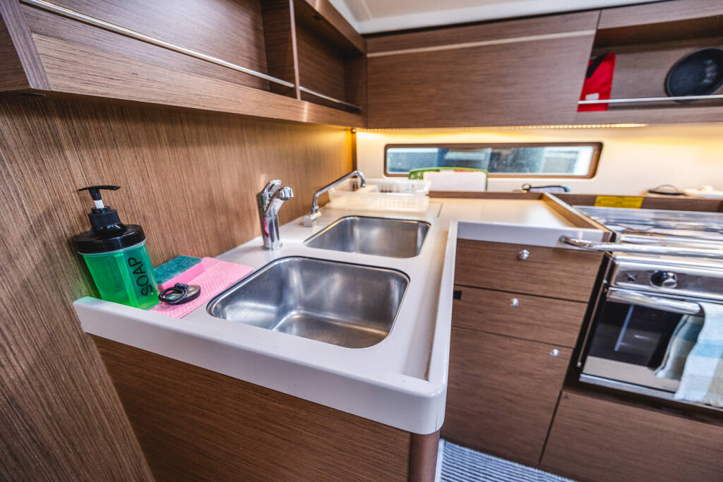 Sailing yacht Oceanis 40.1 Elma