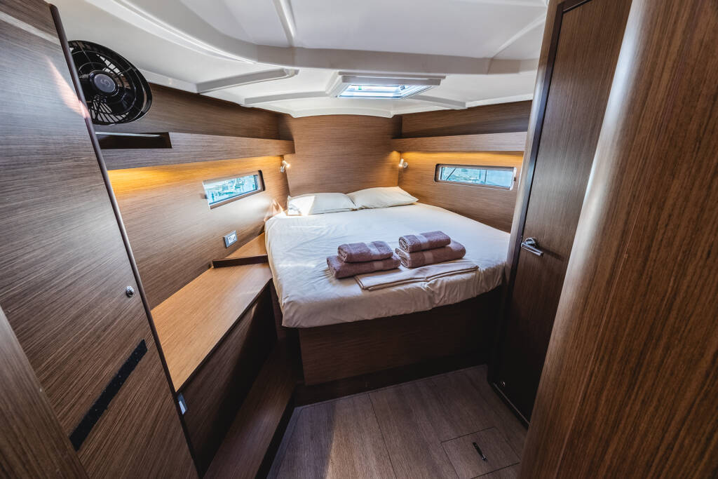 Sailing yacht Oceanis 40.1 Elma