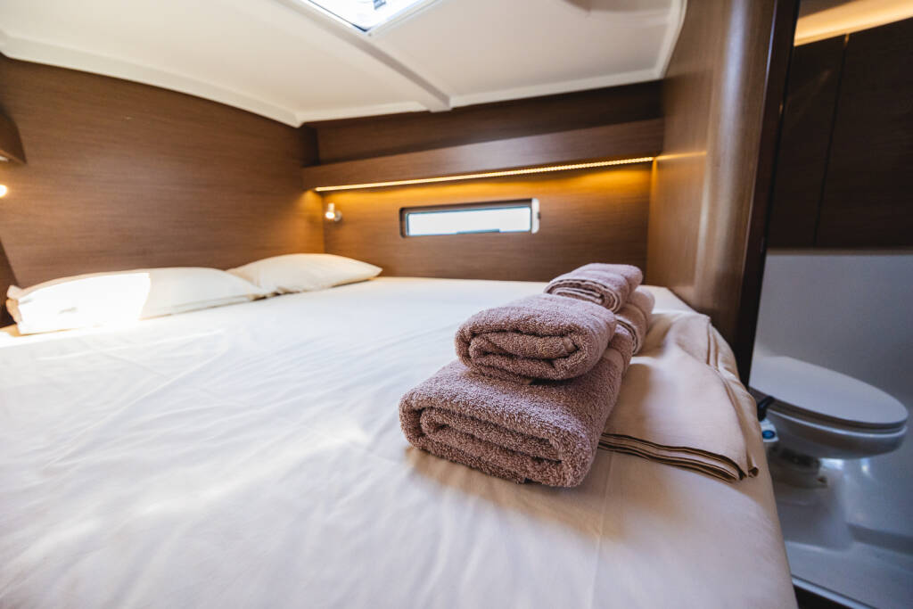 Sailing yacht Oceanis 40.1 Elma