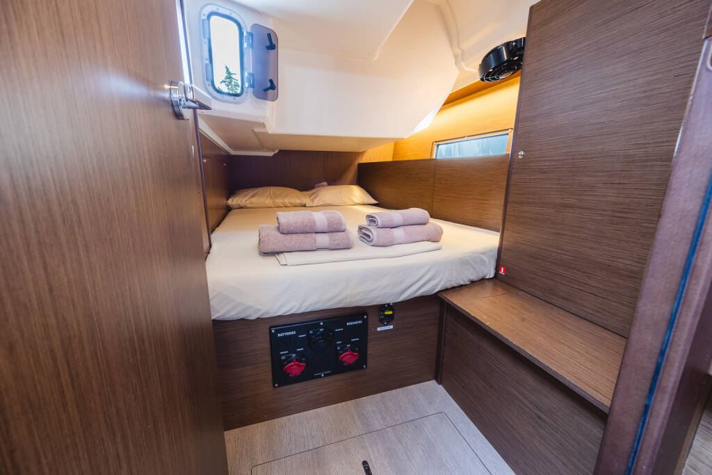 Sailing yacht Oceanis 40.1 Elma