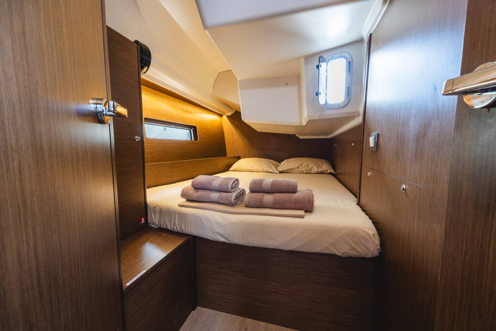 Sailing yacht Oceanis 40.1 Elma