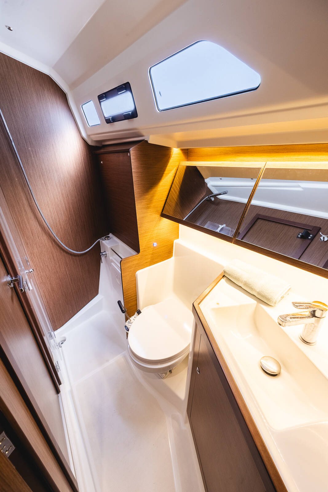 Sailing yacht Oceanis 40.1 Elma