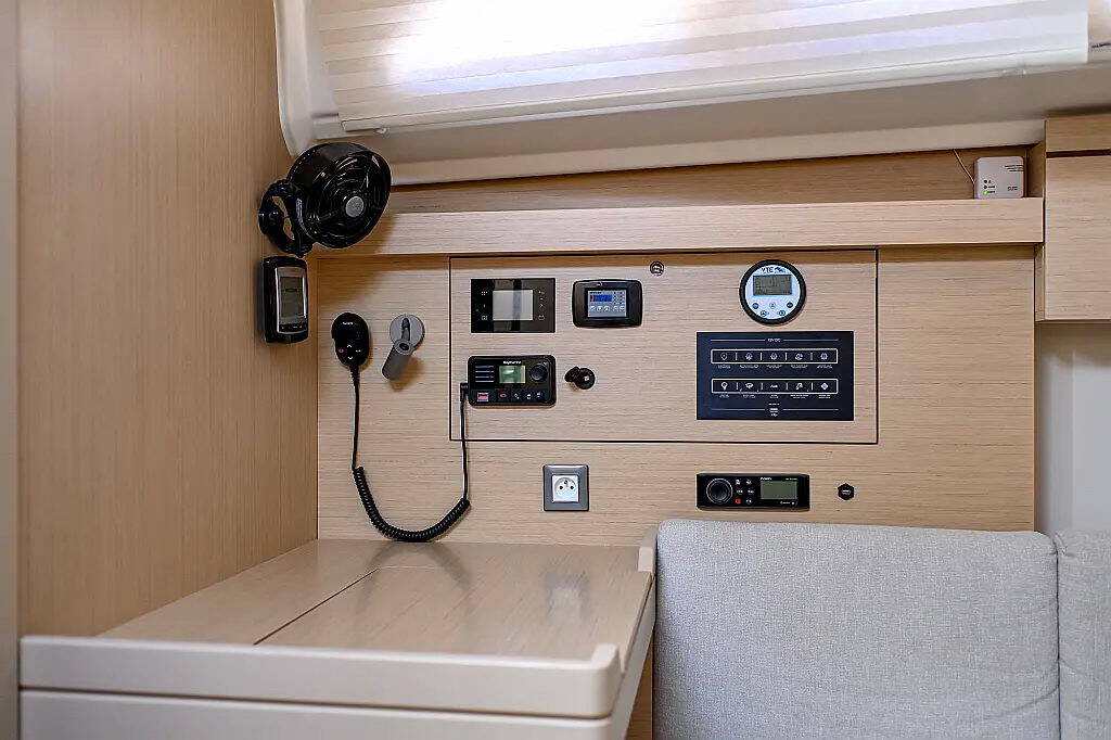 Sailing yacht Oceanis 40.1 Orion