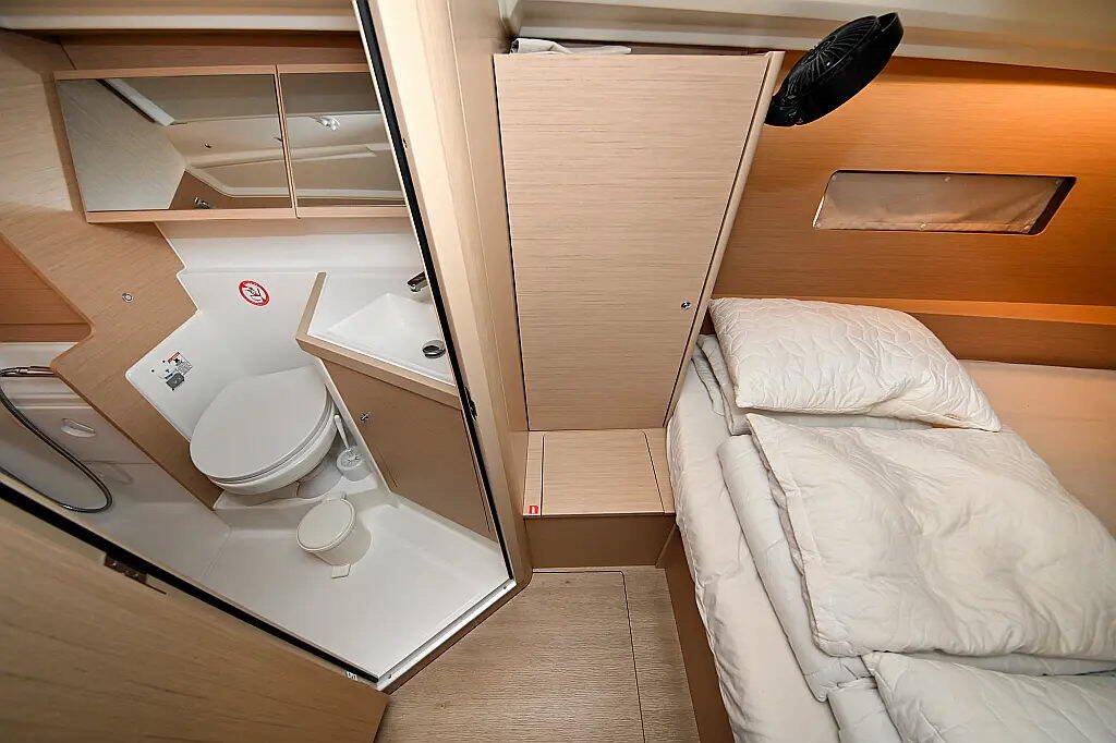 Sailing yacht Oceanis 40.1 Orion