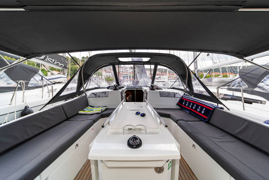Sailing yacht Oceanis 40.1 First Touch