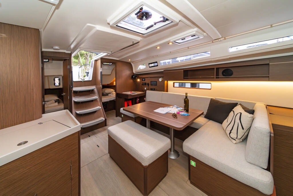 Sailing yacht Oceanis 40.1 First Touch