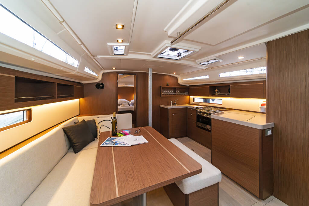 Sailing yacht Oceanis 40.1 First Touch