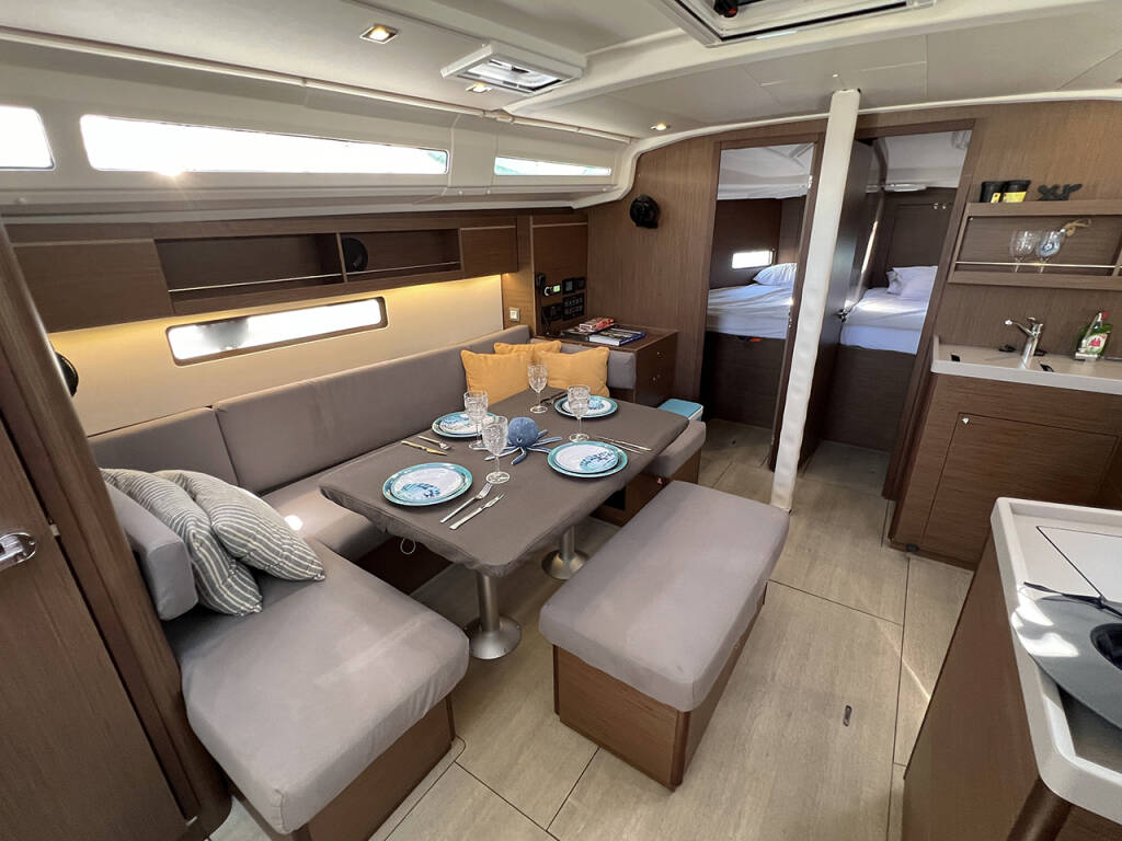 Sailing yacht Oceanis 40.1 Escape