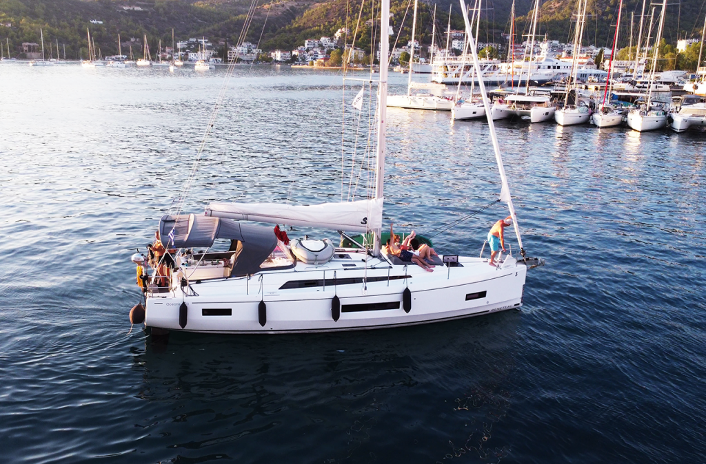 Sailing yacht Oceanis 40.1 Escape