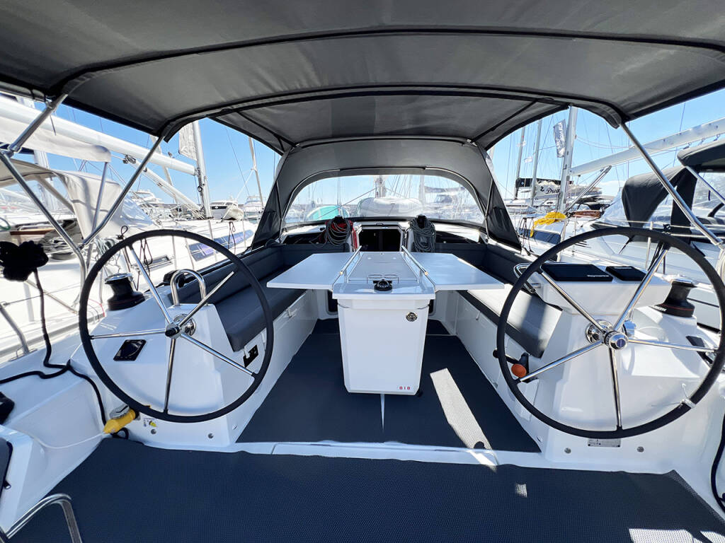 Sailing yacht Oceanis 40.1 Escape