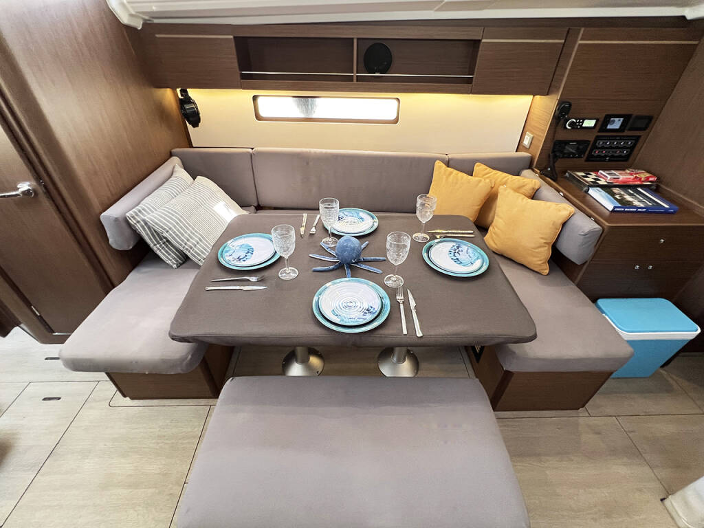 Sailing yacht Oceanis 40.1 Escape