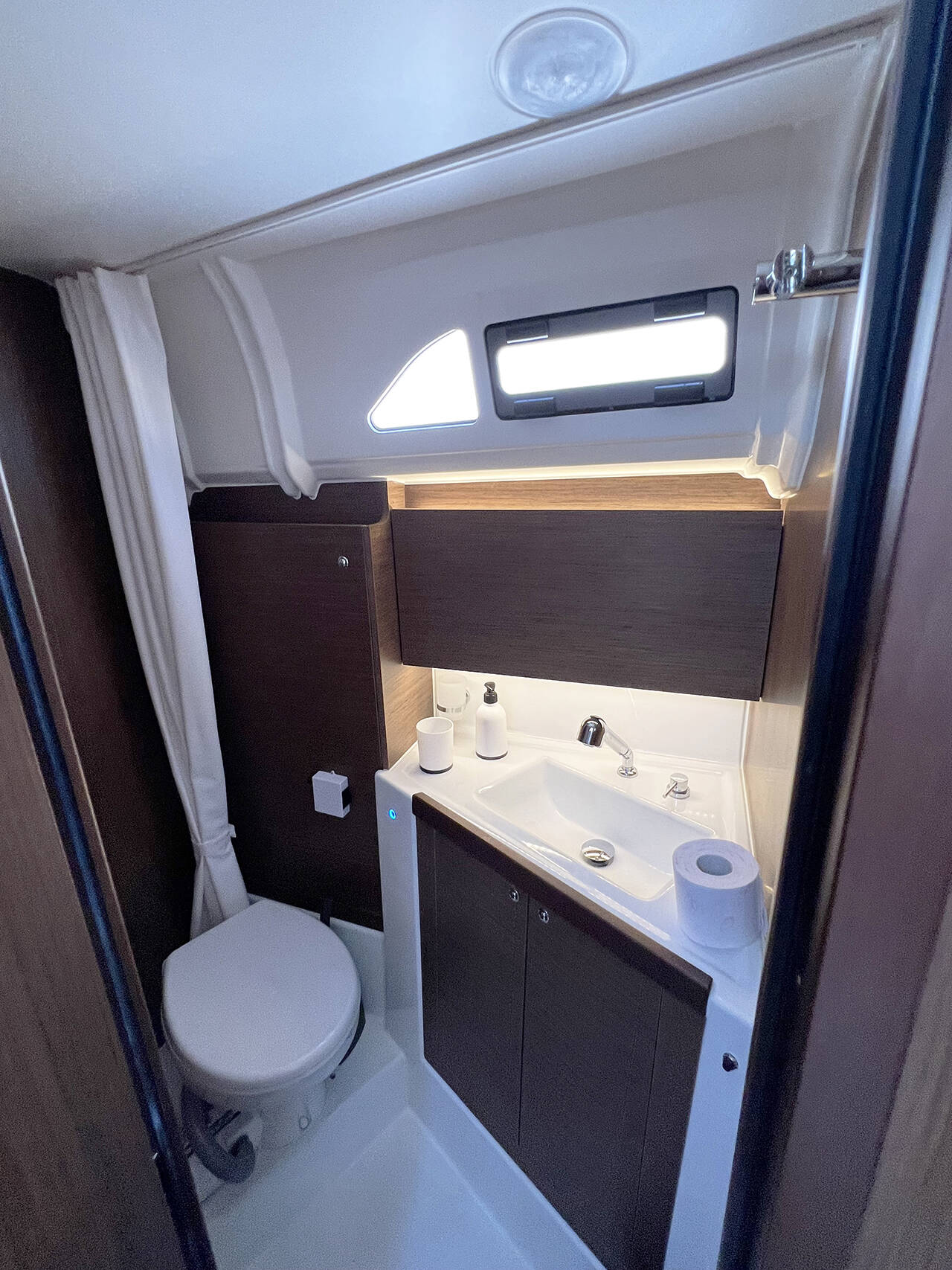 Sailing yacht Oceanis 40.1 Escape