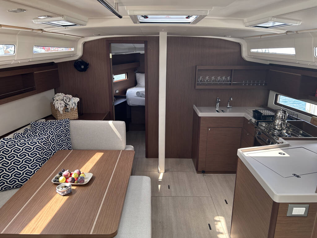 Sailing yacht Oceanis 40.1 Gia