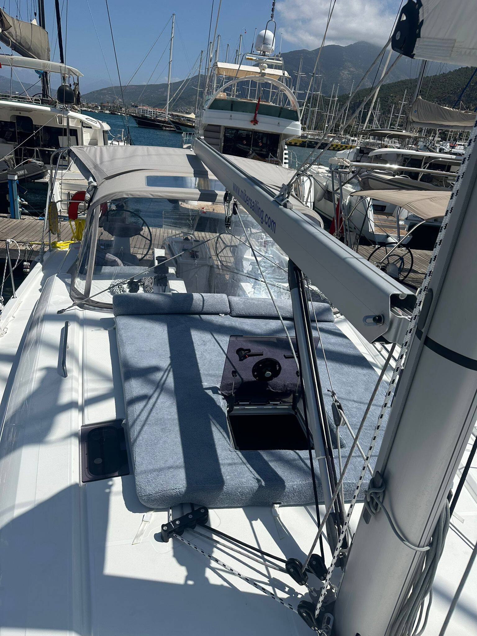 Sailing yacht Oceanis 40.1 Noi