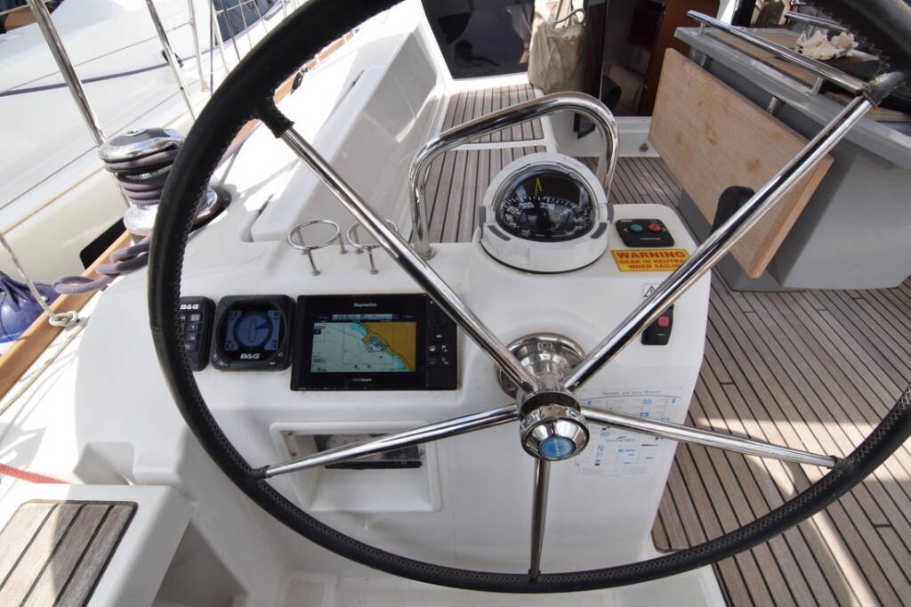 Sailing yacht Oceanis 41 Bolero