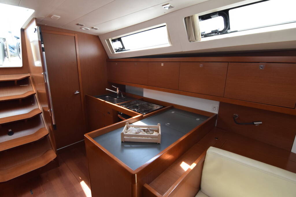 Sailing yacht Oceanis 41 Bolero