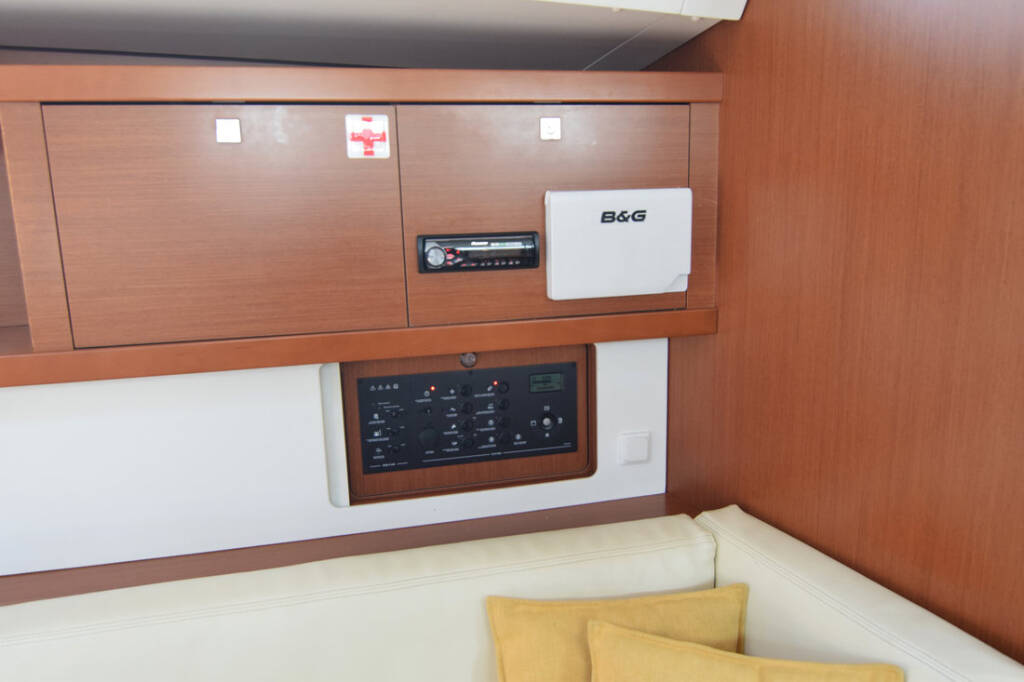 Sailing yacht Oceanis 41 Bolero