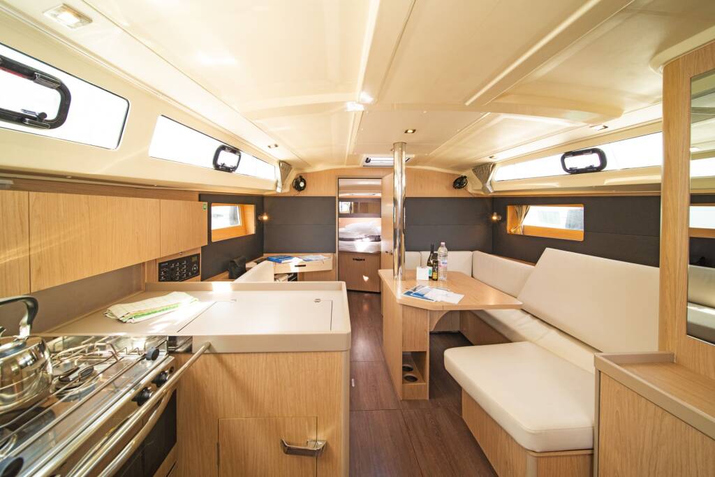 Sailing yacht Oceanis 41.1 Elena