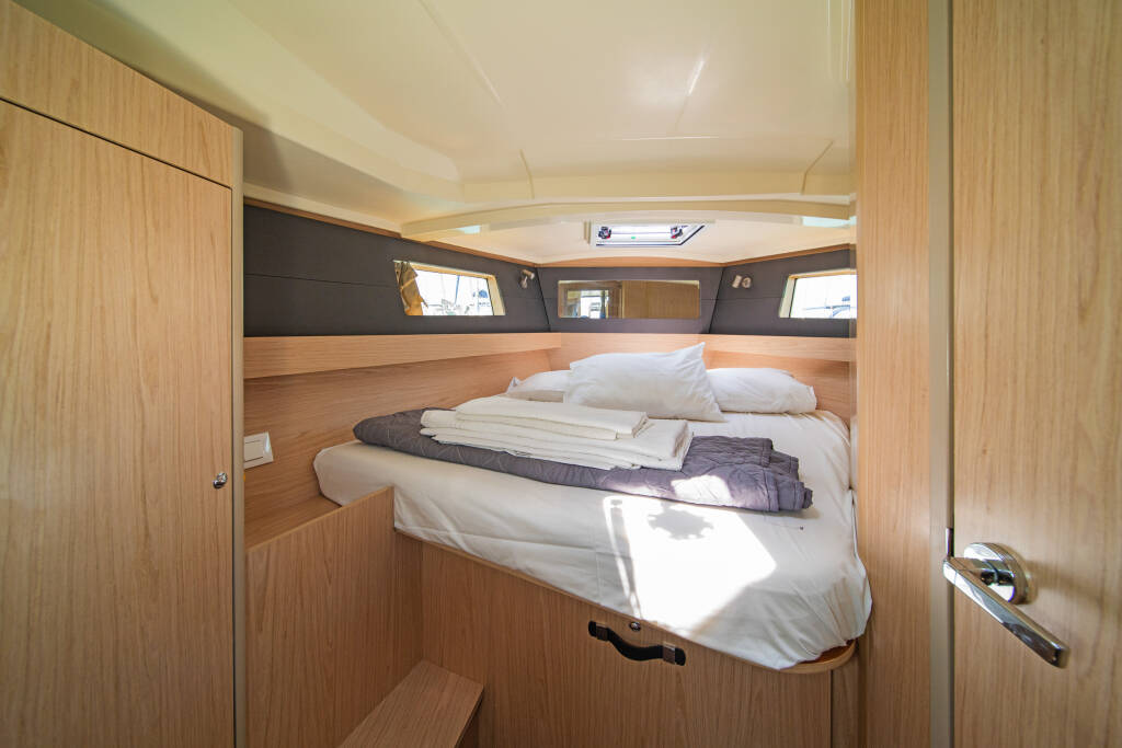 Sailing yacht Oceanis 41.1 Elena