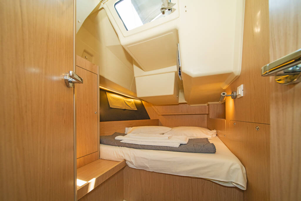 Sailing yacht Oceanis 41.1 Elena