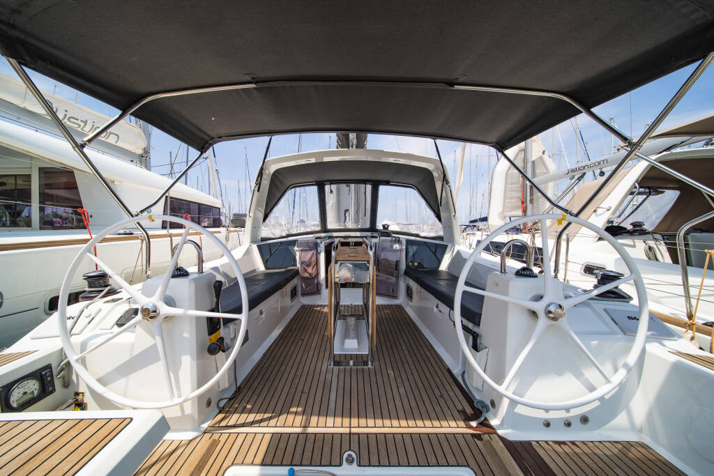 Sailing yacht Oceanis 41.1 Lux