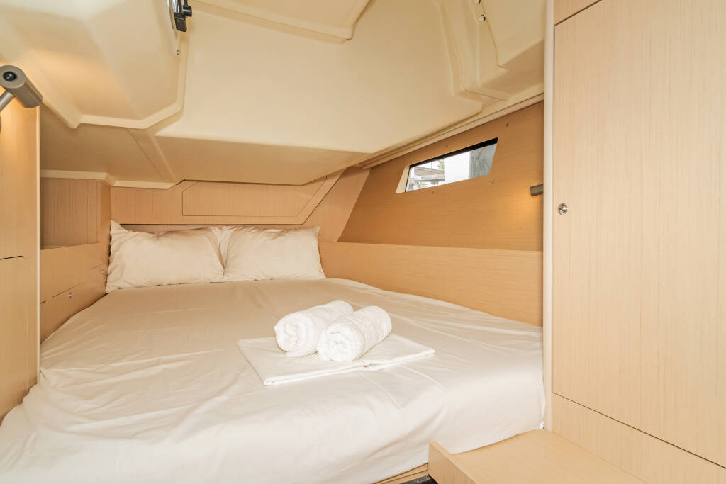 Sailing yacht Oceanis 41.1 SILVER EINTZEL