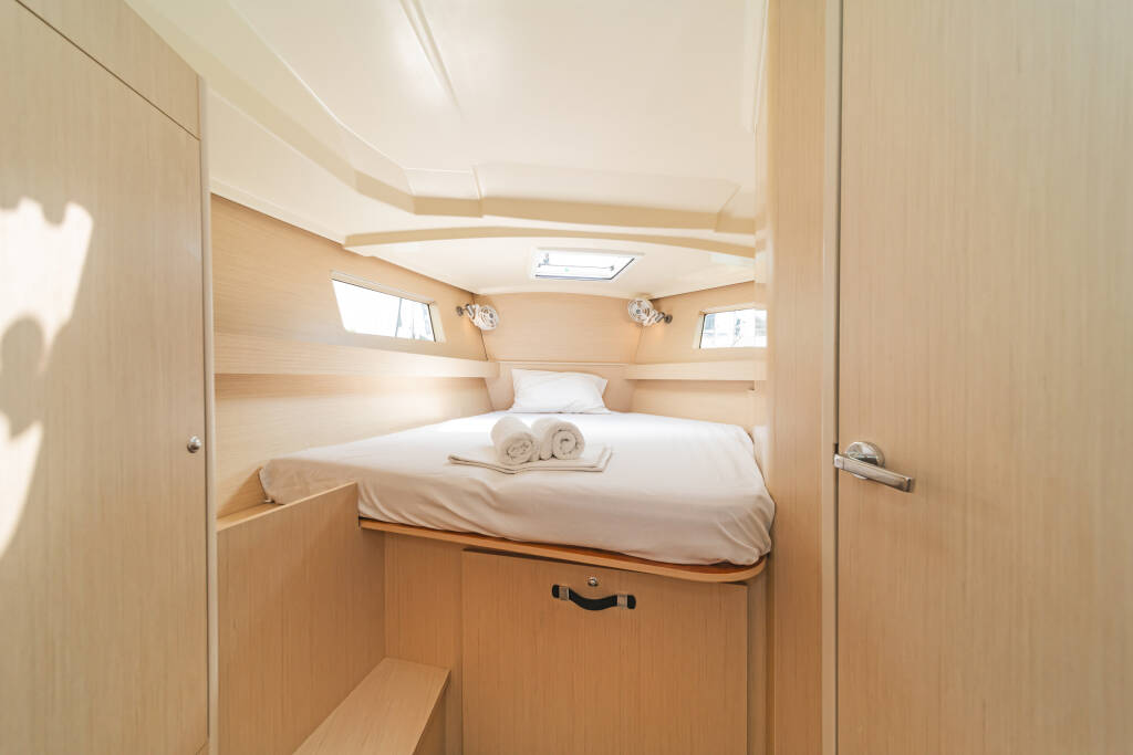 Sailing yacht Oceanis 41.1 SILVER EINTZEL