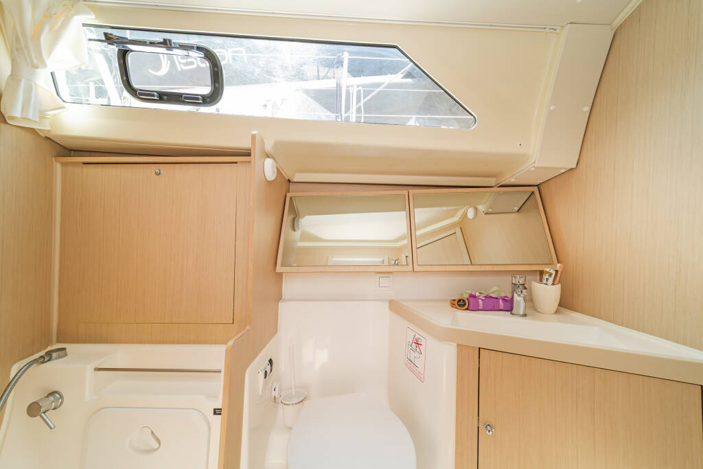 Sailing yacht Oceanis 41.1 SILVER EINTZEL