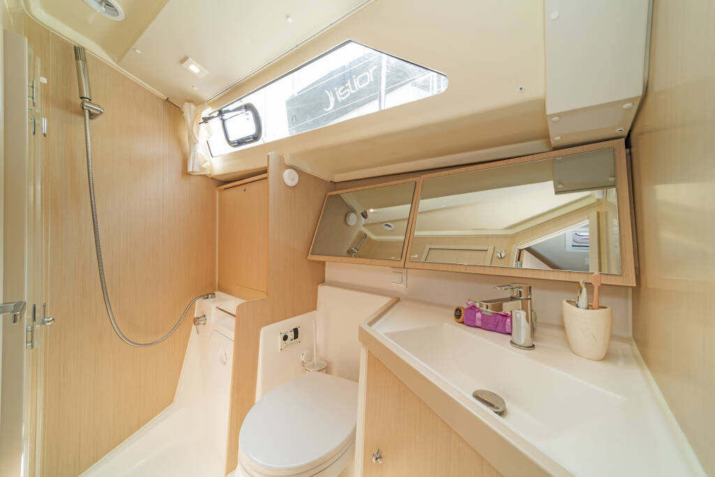 Sailing yacht Oceanis 41.1 SILVER EINTZEL