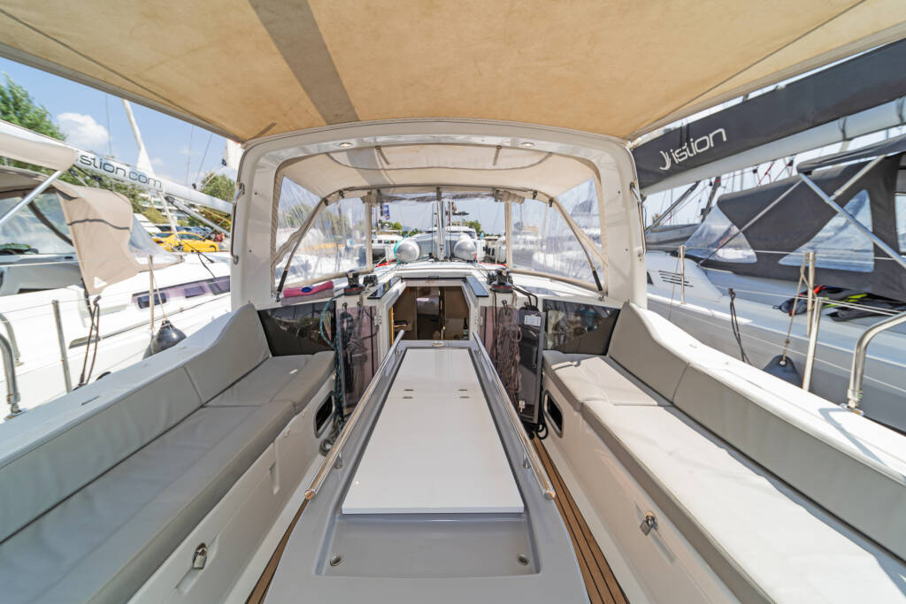 Sailing yacht Oceanis 41.1 SILVER EINTZEL